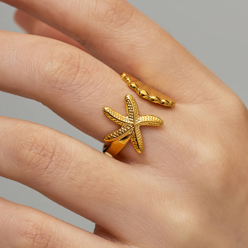 Ring mit Seestern- und Muschelmotiv, 18 Karat vergoldeter Stahl